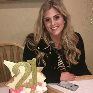 Meet your Posher, Holly